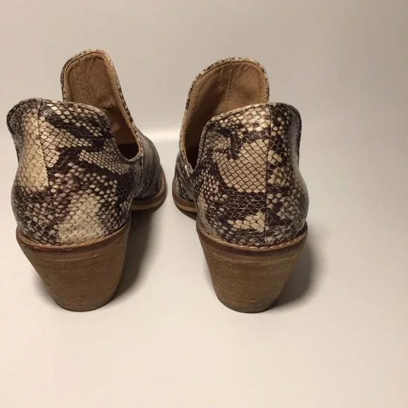 Beast Fashion Booties Ankle Boots with Side Cut Out and Stacked Heel Size 6 - Picture 5 of 8